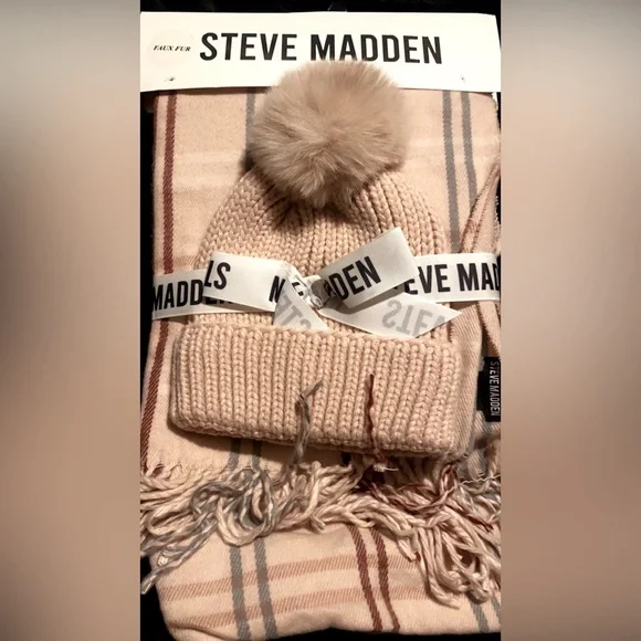 Scarf Steve Madden Pom Pom Hat NEW Steve Madden Knitted Pom Pom